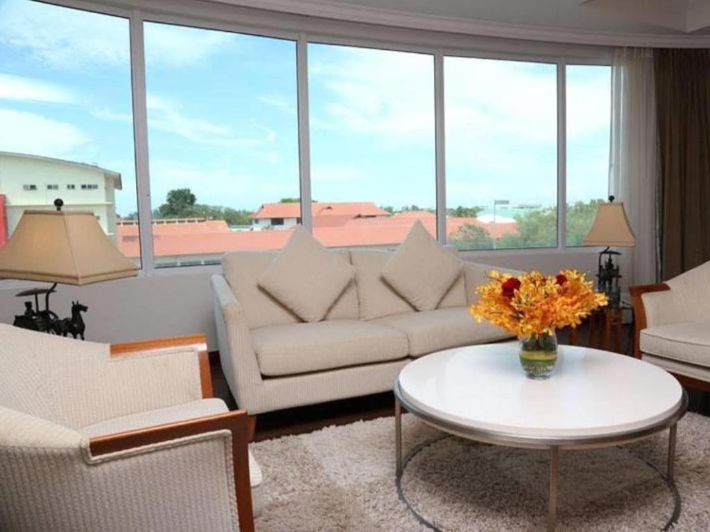 Plaza Sutera Biru Hotel Kuala Belait Exterior foto