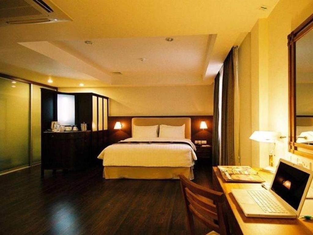 Plaza Sutera Biru Hotel Kuala Belait Exterior foto