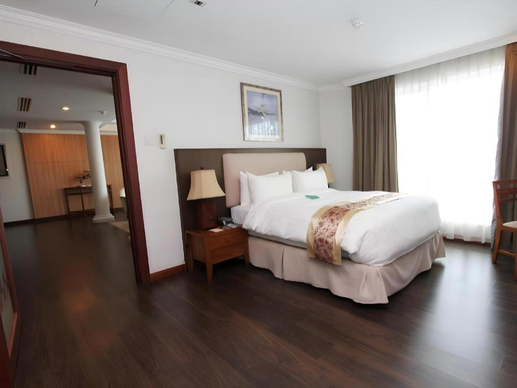 Plaza Sutera Biru Hotel Kuala Belait Exterior foto