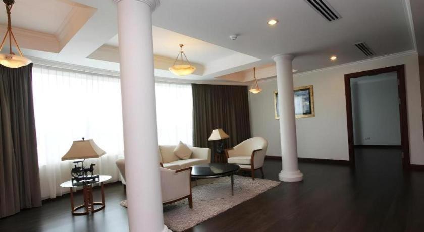 Plaza Sutera Biru Hotel Kuala Belait Exterior foto