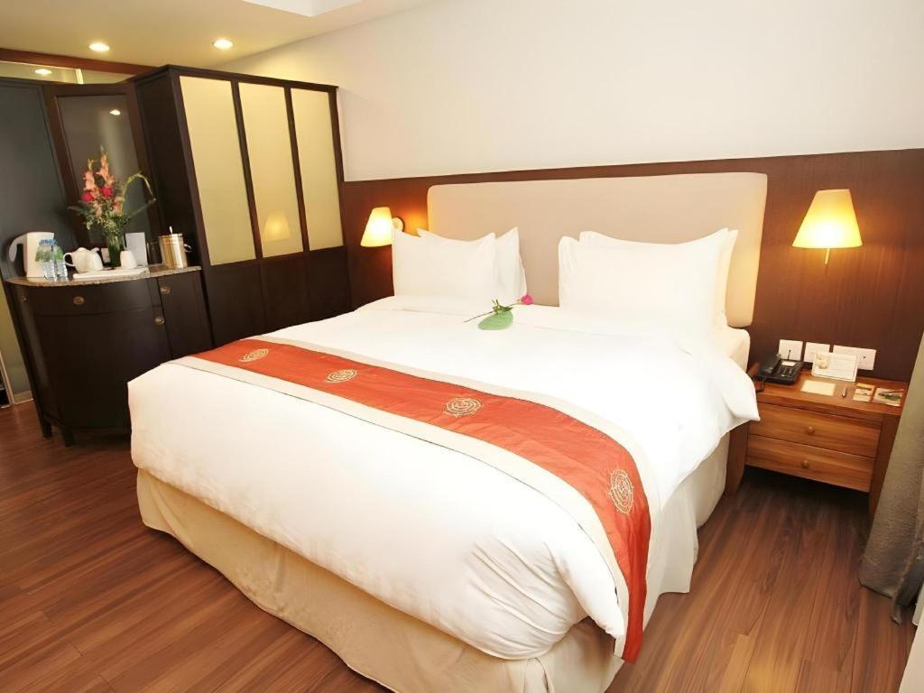 Plaza Sutera Biru Hotel Kuala Belait Exterior foto