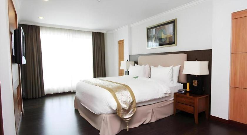 Plaza Sutera Biru Hotel Kuala Belait Exterior foto